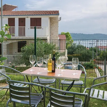 Gorgeous In Okrug Gornji With Kitchen Apartment Trogir